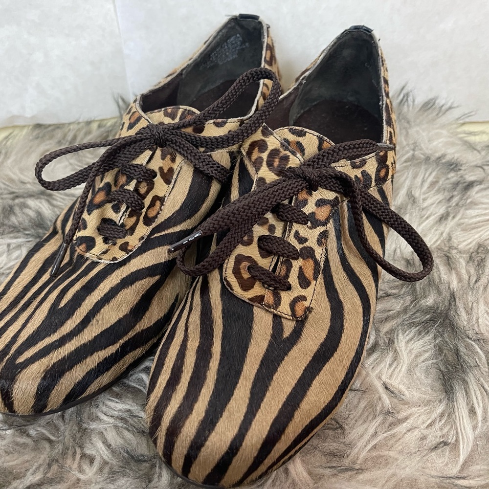 Women’s 8 1/2 faux cheetah/zebra fur print fashion shoes